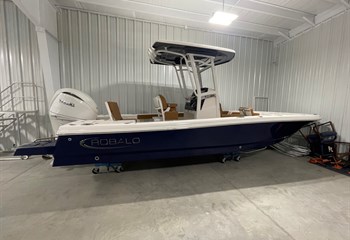 2026 Robalo 246 Cayman Biscayne Blue.  Boat